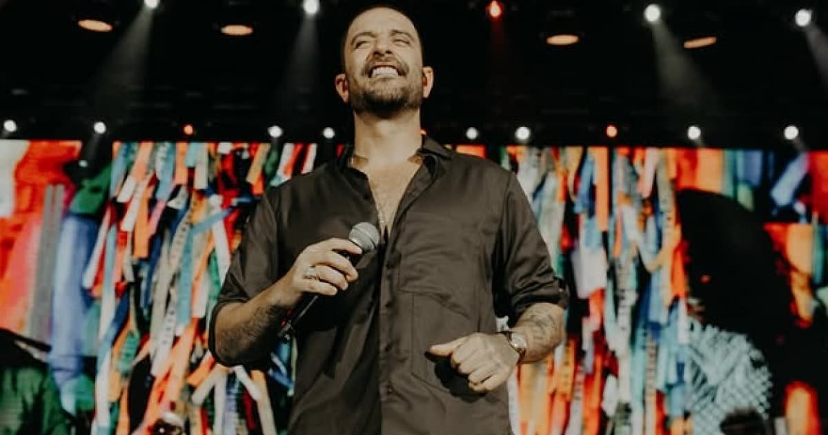 Diogo Nogueira suspende shows após diagnóstico de infecção e preocupa fãsO cantor Diogo Nogueira precisou cancelar compromissos profissionais após ser diagnosticado com uma infecção considerada delicada. O sambista foi o